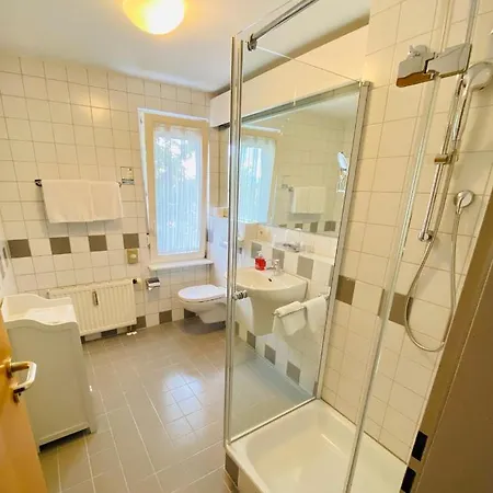 Zur Kapelle Szálloda 3*