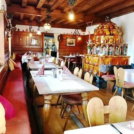 Zur Kapelle Szálloda